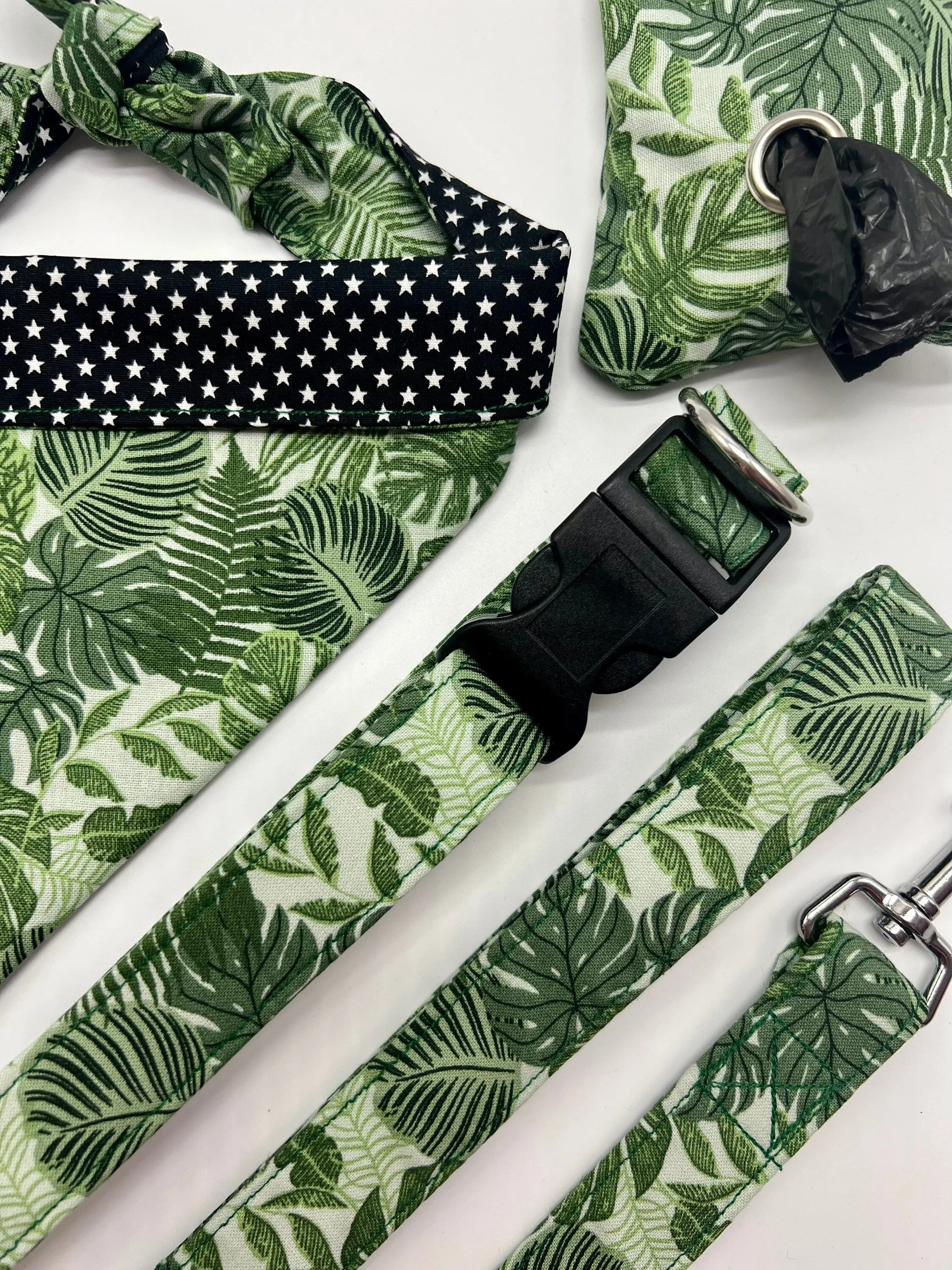 Jungle leaves print adjustable dog collar